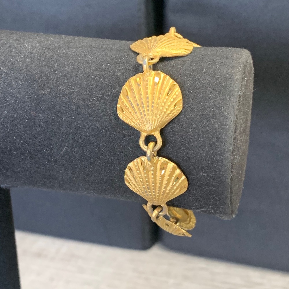 Vintage Gold Tone Scallop Sea Shell Link Bracelet Made in USA Nautical 7.25"